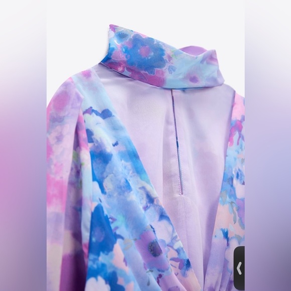 Floral V-Neck Chiffon Top - Picture 5 of 14